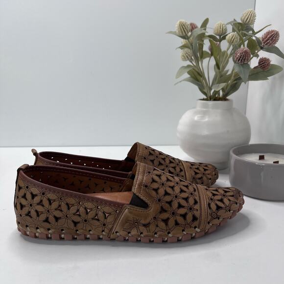 Spring Step Flowerflow Slip on Laser Cut Flat Light Brown Women 10.5 NWOB - Picture 3 of 9